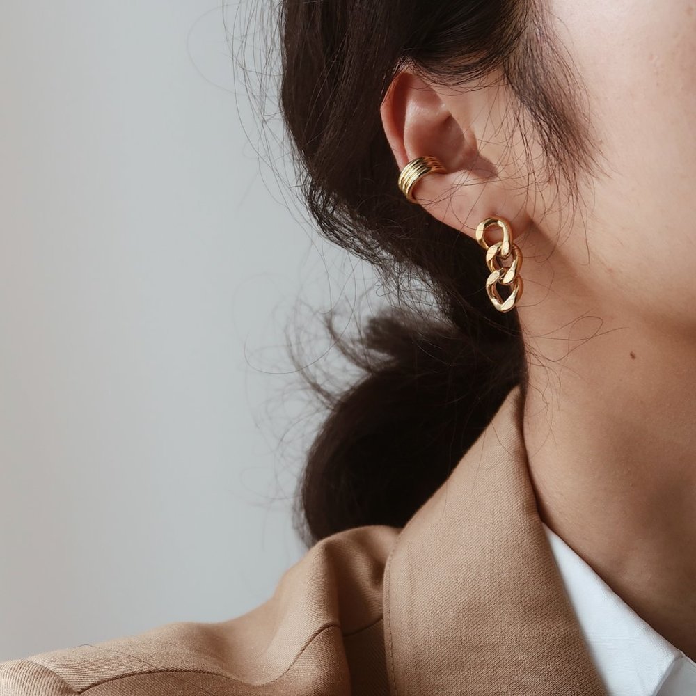 NEW 18K Gold Plated Triple Link Earrings - Picture 6 of 9